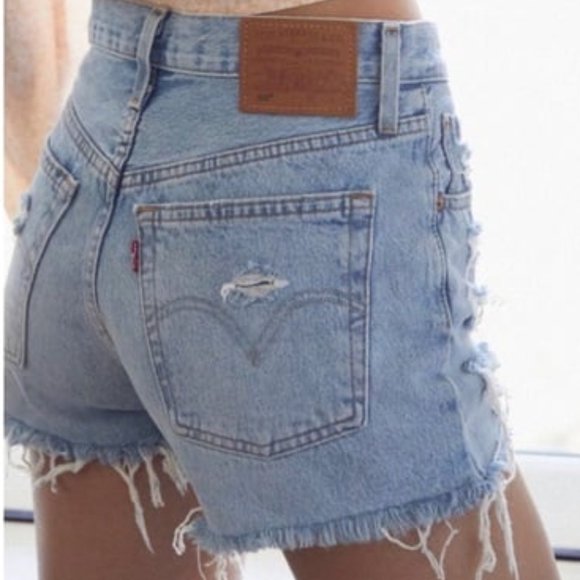 Levi's 501 High-Waisted Denim Short - Picture 3 of 5